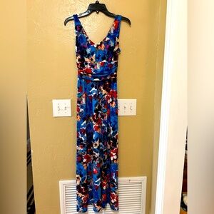 Beautiful floral maxi dress size 4P